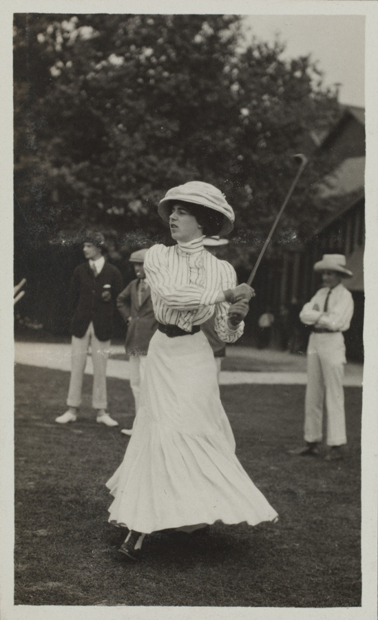 Anonyme Mlle Puget au Sporting-Club d'Houlgate, 1908 Musée d'Orsay Don Jean-Jacques Journet, 1986 © Musée d’Orsay, Dist. RMN-Grand Palais / Alexis Brandt